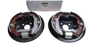 Bromsbackar, bak, komplett sats 440A04494R Renault Clio IV Original Ny