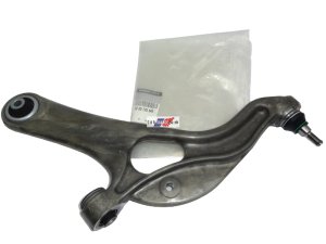 Framre höger/vänster hjularm Clio III RS 8200725845