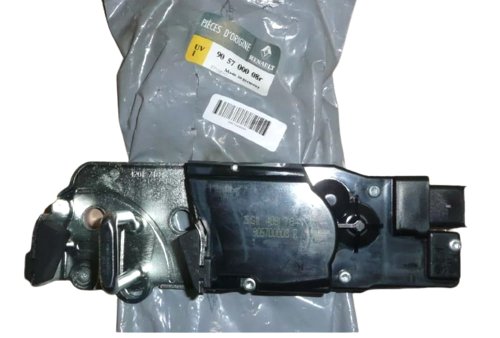 Bakre bagagelucka  905700008R Ny OE Renault Megane III