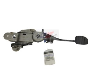Kopplingspedal 8200510910 Ny OE Renault Clio 3