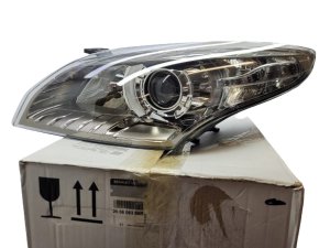 Xenonreflektor vänster 260606389R Ny OE Renault Megane III