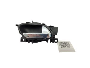 Dörrhandtag höger fram 9660523580 Begagnad original Peugeot 308