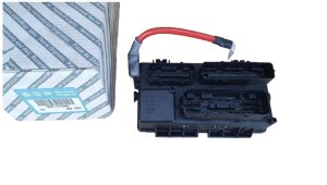 Säkringsbox 51737885 Fiat Grande Punto 1.3D MULTIJET DS/TBZ Original Ny