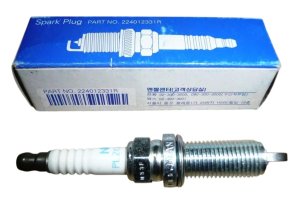 Tändstift A528 224012331R Renault 2.0 M4R Original Nytt
